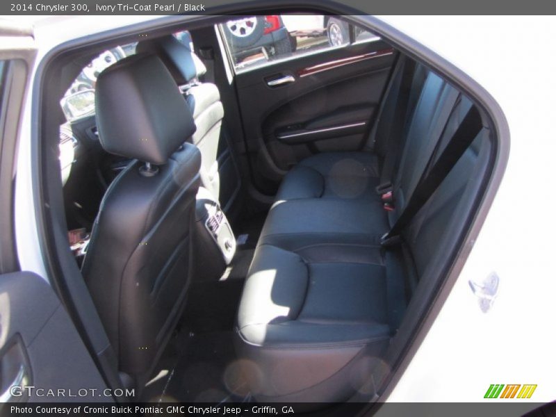 Ivory Tri-Coat Pearl / Black 2014 Chrysler 300