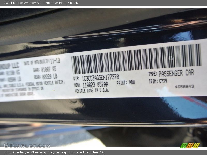 True Blue Pearl / Black 2014 Dodge Avenger SE