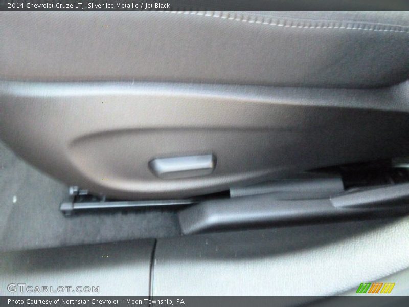 Silver Ice Metallic / Jet Black 2014 Chevrolet Cruze LT