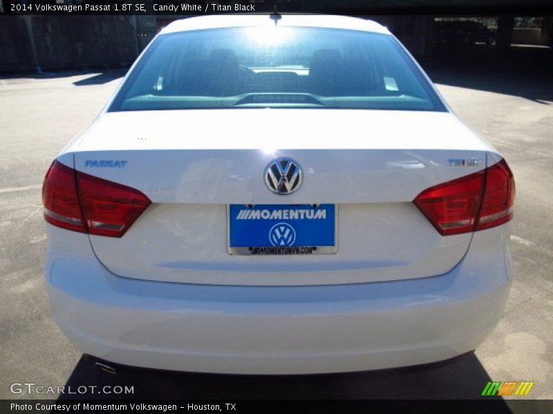 Candy White / Titan Black 2014 Volkswagen Passat 1.8T SE