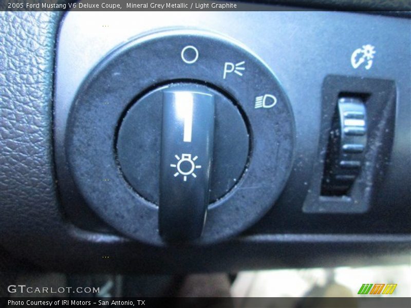 Mineral Grey Metallic / Light Graphite 2005 Ford Mustang V6 Deluxe Coupe
