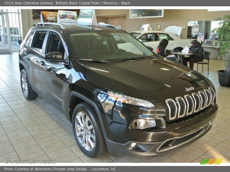 Front 3/4 View of 2014 Cherokee Limited