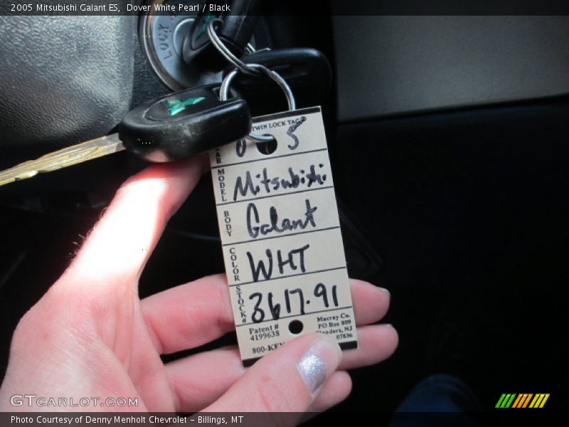 Dover White Pearl / Black 2005 Mitsubishi Galant ES