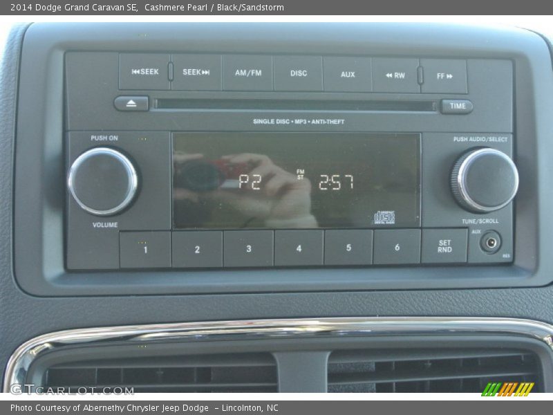 Cashmere Pearl / Black/Sandstorm 2014 Dodge Grand Caravan SE