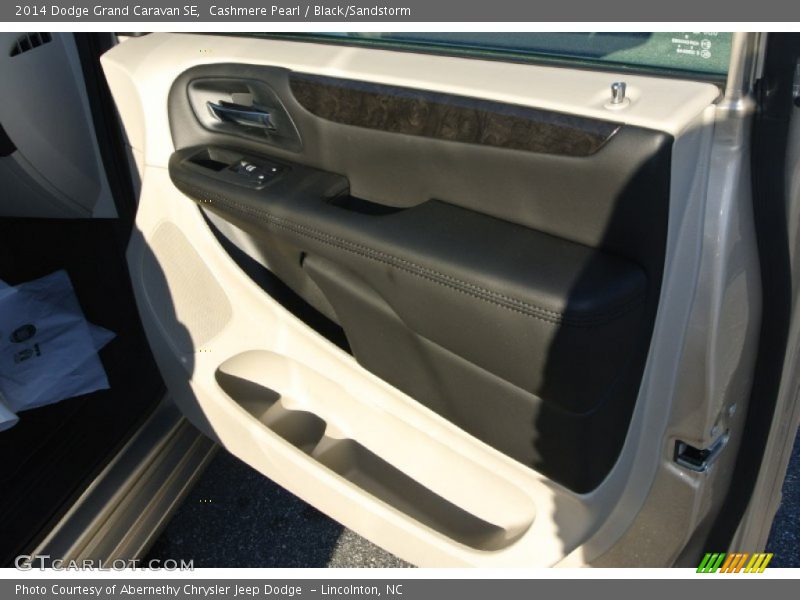 Cashmere Pearl / Black/Sandstorm 2014 Dodge Grand Caravan SE