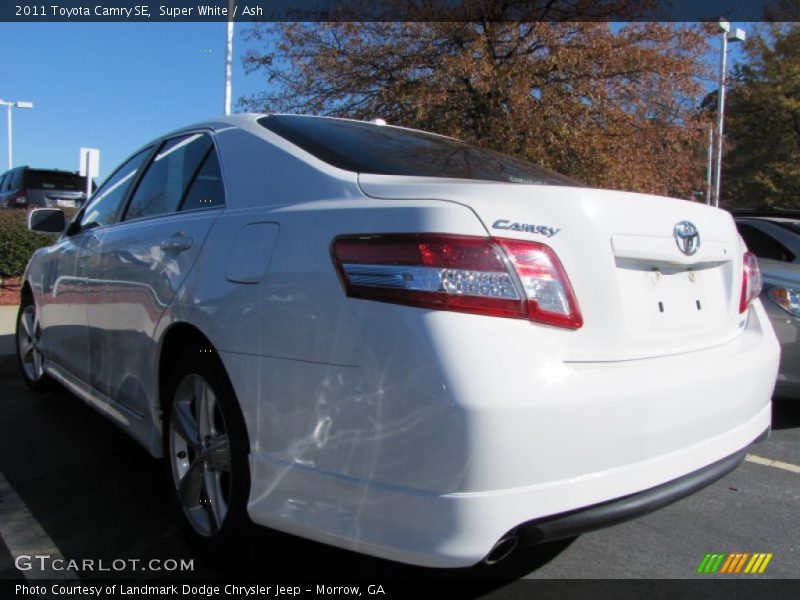Super White / Ash 2011 Toyota Camry SE