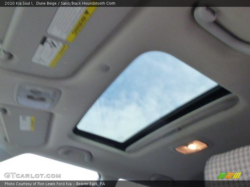 Dune Beige / Sand/Black Houndstooth Cloth 2010 Kia Soul !