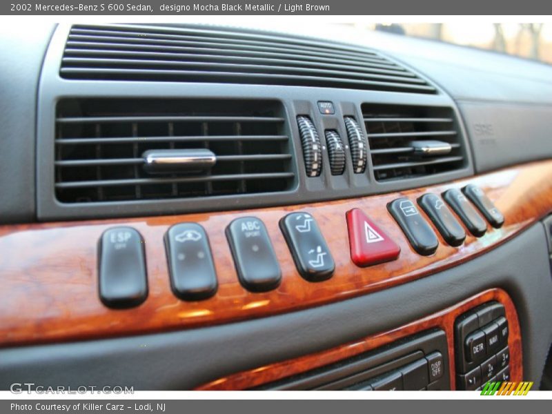 Controls of 2002 S 600 Sedan