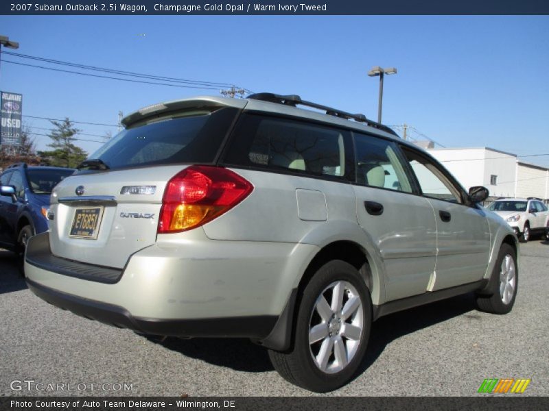 Champagne Gold Opal / Warm Ivory Tweed 2007 Subaru Outback 2.5i Wagon