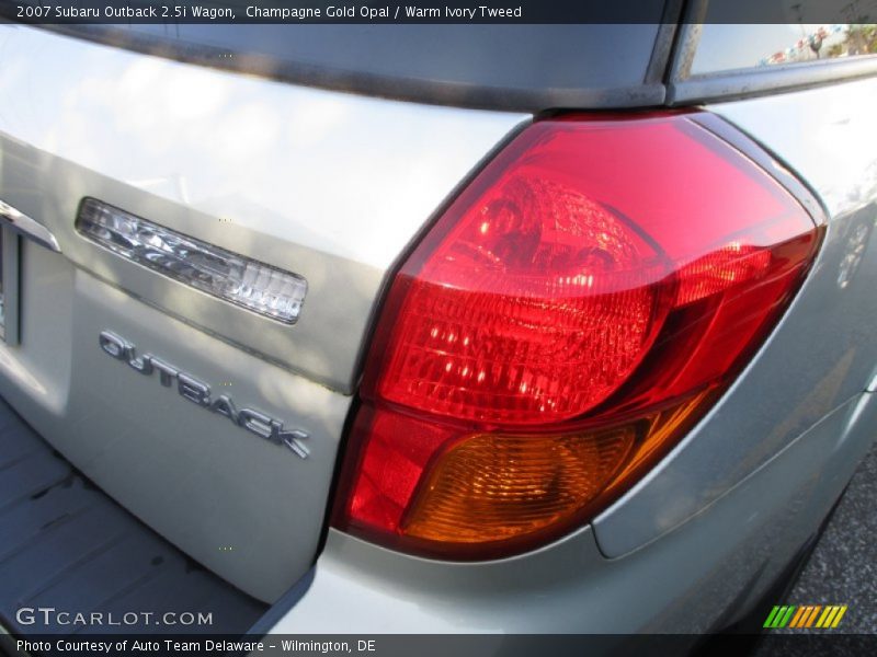 Champagne Gold Opal / Warm Ivory Tweed 2007 Subaru Outback 2.5i Wagon