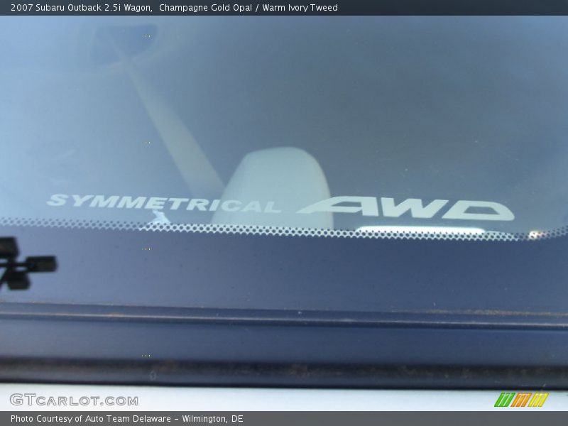 Champagne Gold Opal / Warm Ivory Tweed 2007 Subaru Outback 2.5i Wagon