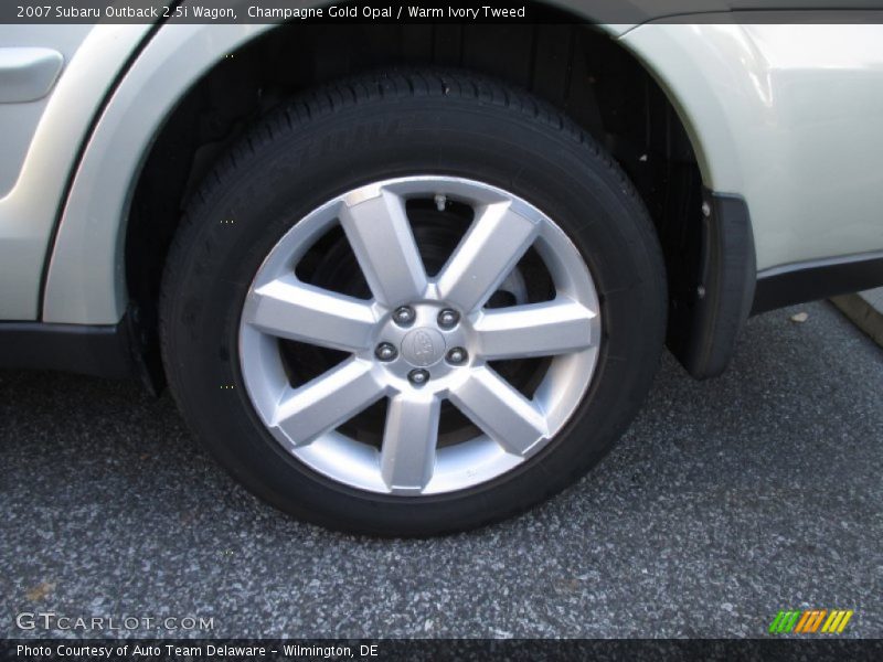 Champagne Gold Opal / Warm Ivory Tweed 2007 Subaru Outback 2.5i Wagon