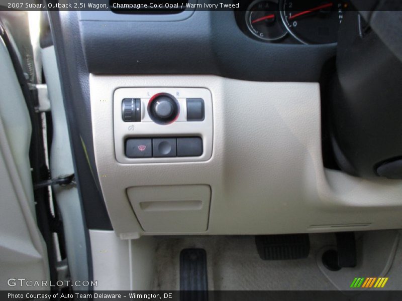 Champagne Gold Opal / Warm Ivory Tweed 2007 Subaru Outback 2.5i Wagon