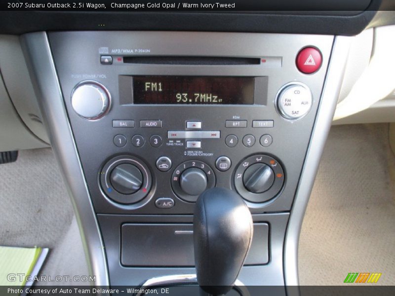Champagne Gold Opal / Warm Ivory Tweed 2007 Subaru Outback 2.5i Wagon