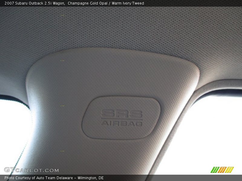 Champagne Gold Opal / Warm Ivory Tweed 2007 Subaru Outback 2.5i Wagon