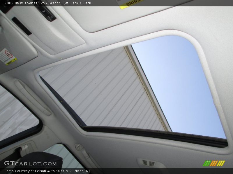 Sunroof of 2002 3 Series 325xi Wagon