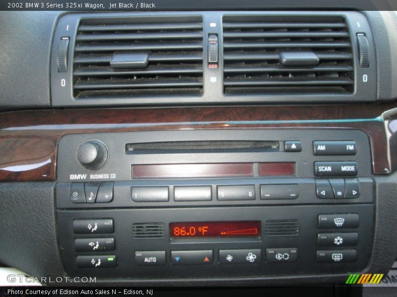 Controls of 2002 3 Series 325xi Wagon