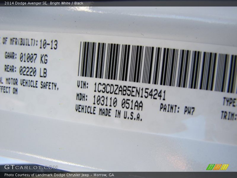 Bright White / Black 2014 Dodge Avenger SE