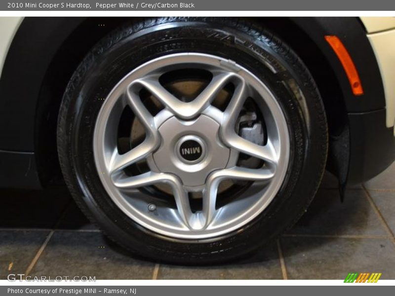 Pepper White / Grey/Carbon Black 2010 Mini Cooper S Hardtop