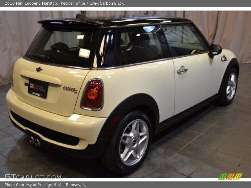 Pepper White / Grey/Carbon Black 2010 Mini Cooper S Hardtop