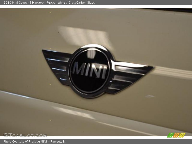 Pepper White / Grey/Carbon Black 2010 Mini Cooper S Hardtop