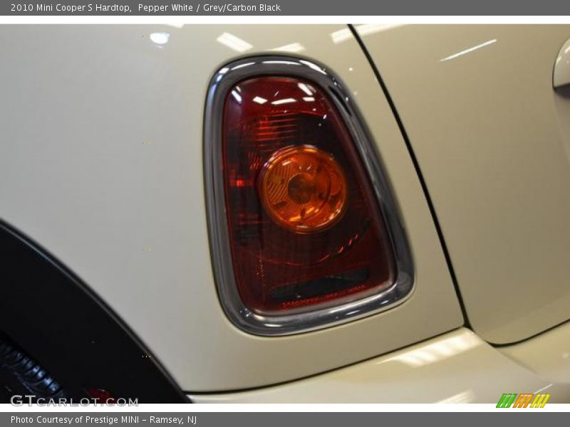 Pepper White / Grey/Carbon Black 2010 Mini Cooper S Hardtop