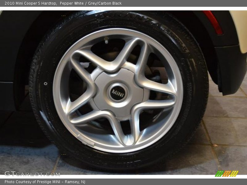 Pepper White / Grey/Carbon Black 2010 Mini Cooper S Hardtop