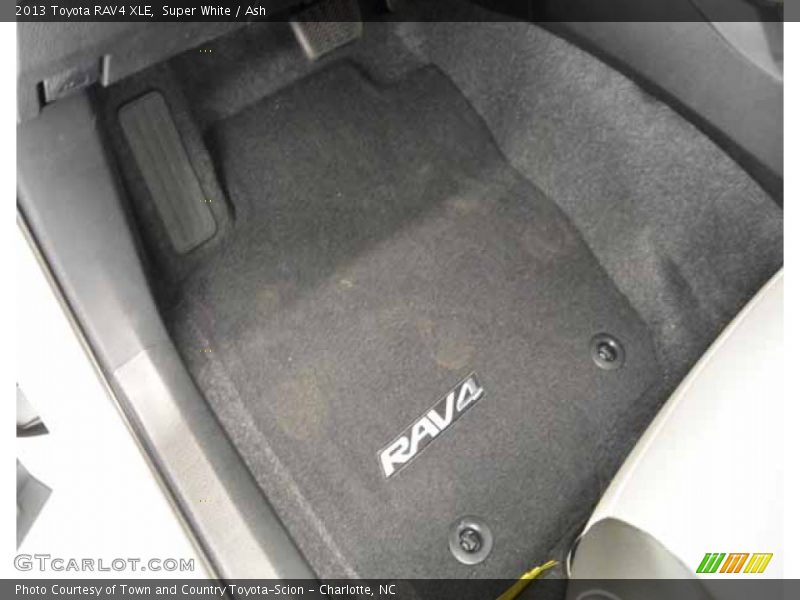 Super White / Ash 2013 Toyota RAV4 XLE