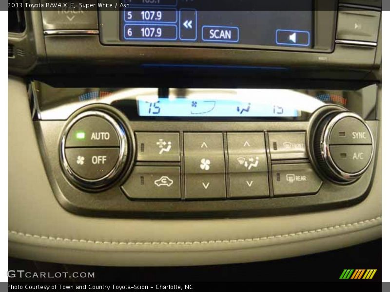 Super White / Ash 2013 Toyota RAV4 XLE