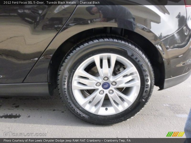 Tuxedo Black Metallic / Charcoal Black 2012 Ford Focus SEL 5-Door