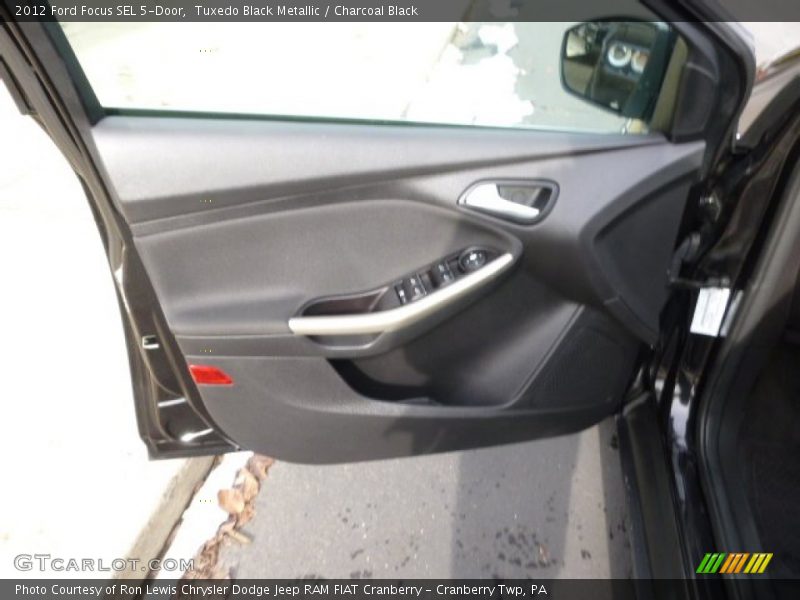 Tuxedo Black Metallic / Charcoal Black 2012 Ford Focus SEL 5-Door