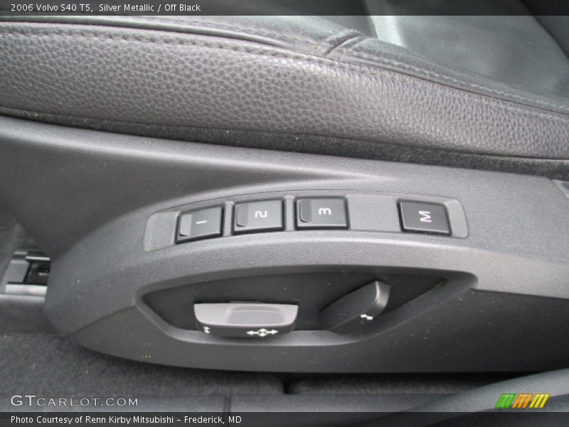 Silver Metallic / Off Black 2006 Volvo S40 T5