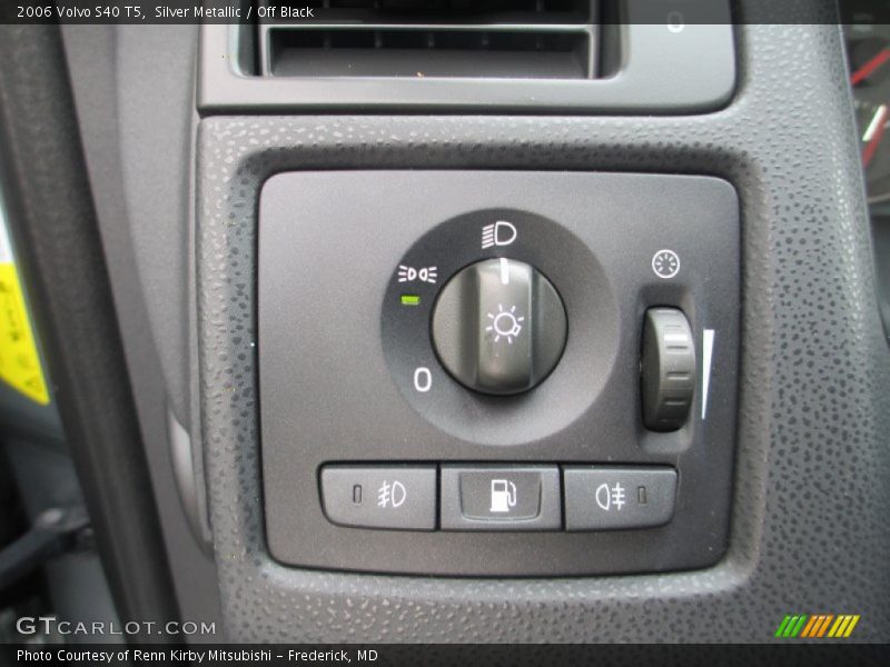 Silver Metallic / Off Black 2006 Volvo S40 T5