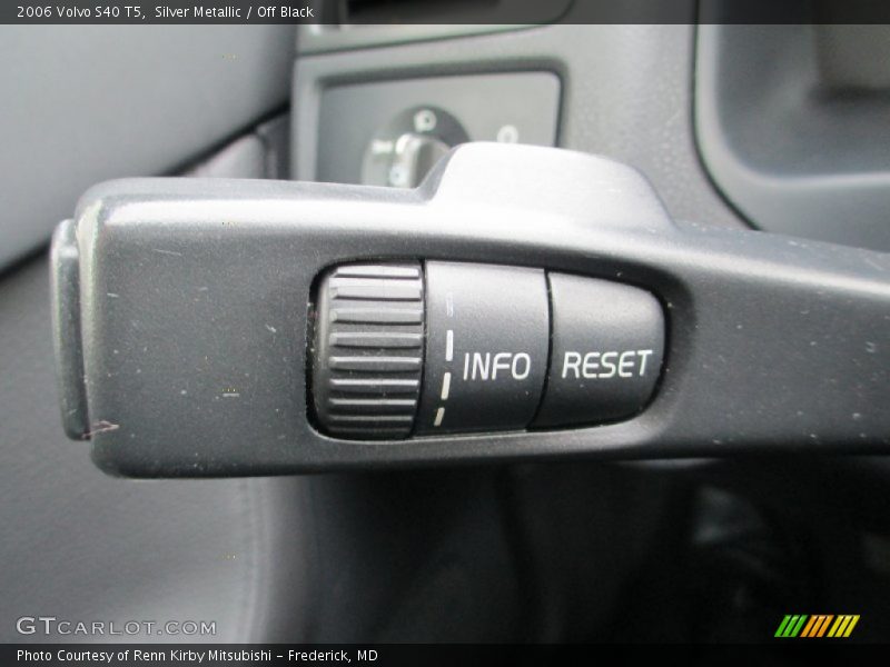 Silver Metallic / Off Black 2006 Volvo S40 T5
