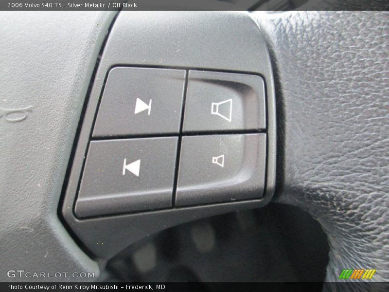 Silver Metallic / Off Black 2006 Volvo S40 T5
