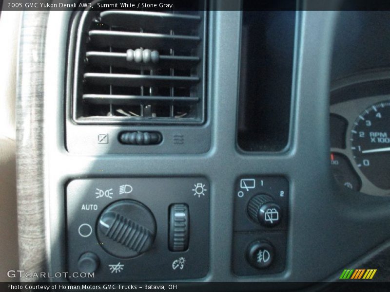 Summit White / Stone Gray 2005 GMC Yukon Denali AWD