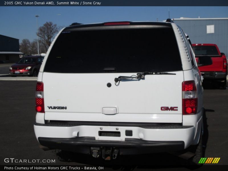 Summit White / Stone Gray 2005 GMC Yukon Denali AWD