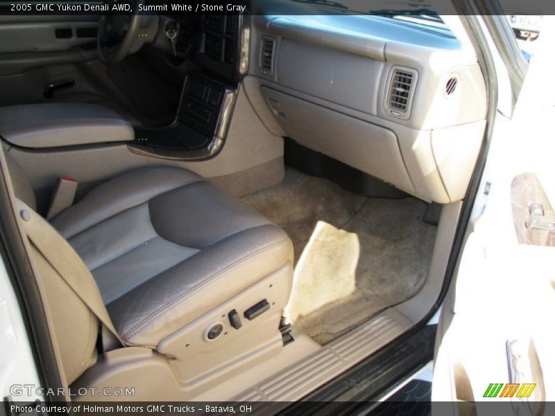 Summit White / Stone Gray 2005 GMC Yukon Denali AWD