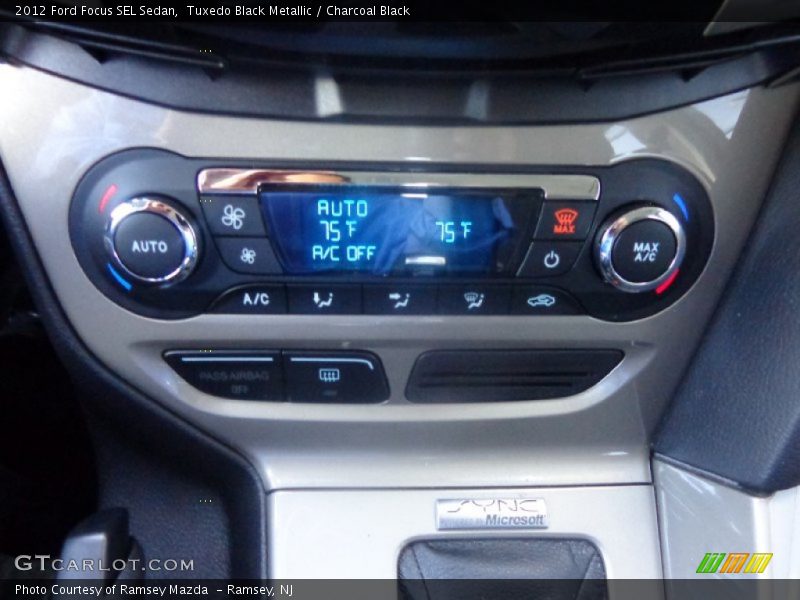 Tuxedo Black Metallic / Charcoal Black 2012 Ford Focus SEL Sedan