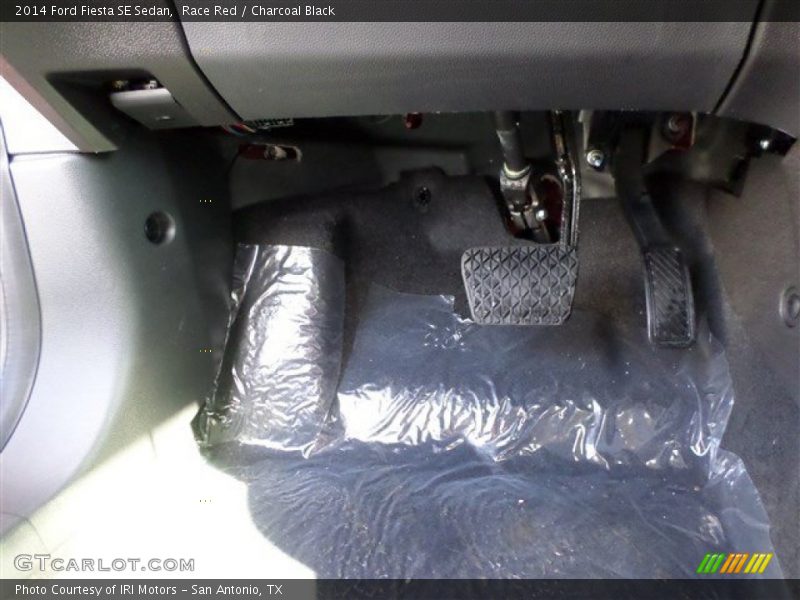 Race Red / Charcoal Black 2014 Ford Fiesta SE Sedan