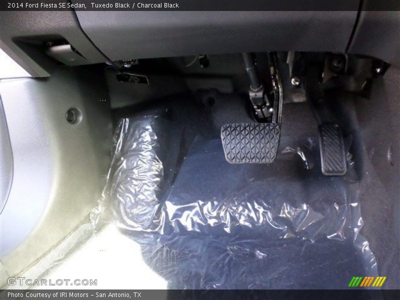 Tuxedo Black / Charcoal Black 2014 Ford Fiesta SE Sedan