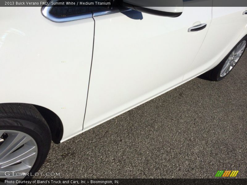 Summit White / Medium Titanium 2013 Buick Verano FWD