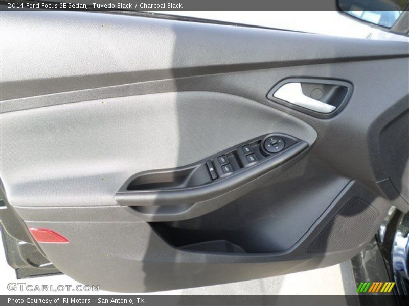 Tuxedo Black / Charcoal Black 2014 Ford Focus SE Sedan