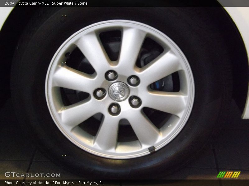 Super White / Stone 2004 Toyota Camry XLE