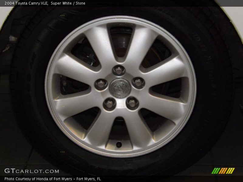 Super White / Stone 2004 Toyota Camry XLE