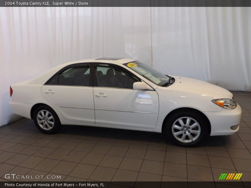 Super White / Stone 2004 Toyota Camry XLE