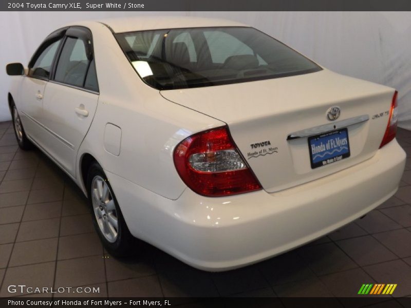 Super White / Stone 2004 Toyota Camry XLE