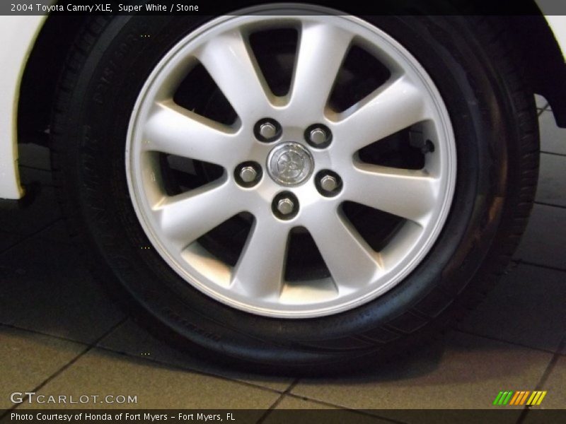 Super White / Stone 2004 Toyota Camry XLE