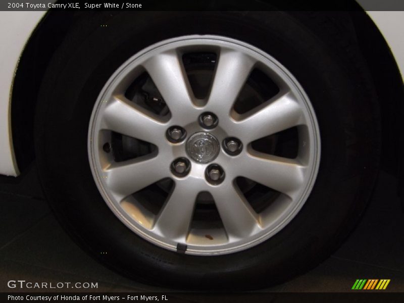 Super White / Stone 2004 Toyota Camry XLE
