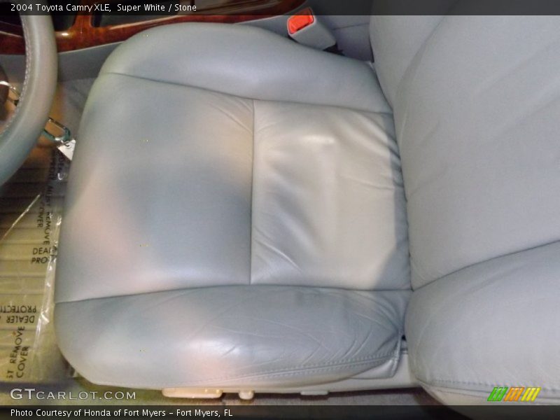 Super White / Stone 2004 Toyota Camry XLE